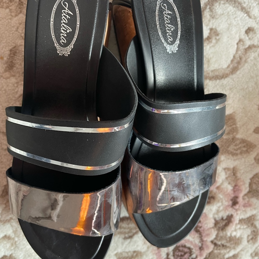 Platform sandals. Black and metallic. Size 7
